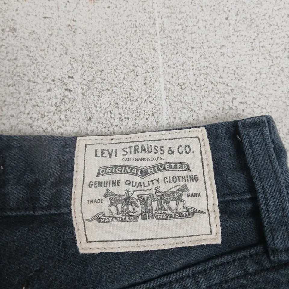 LEVI'S RIBCAGE SHORT DENIM SHORTS – WOMEN'S – SIZE 26 