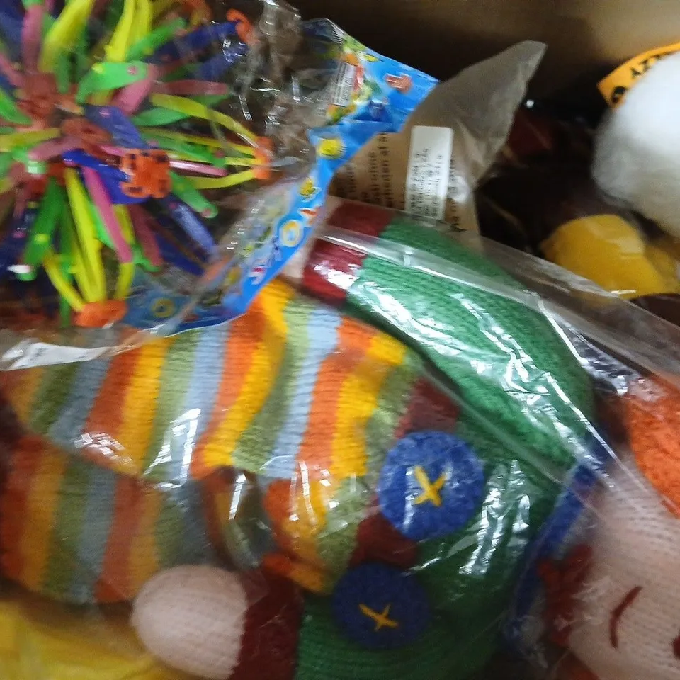 BOX OF APPROXIMATELY 20 ASSORTED TOYS AND GAMES TO INCLUDE MINI BRANDS, YODA PLUSH, ETC