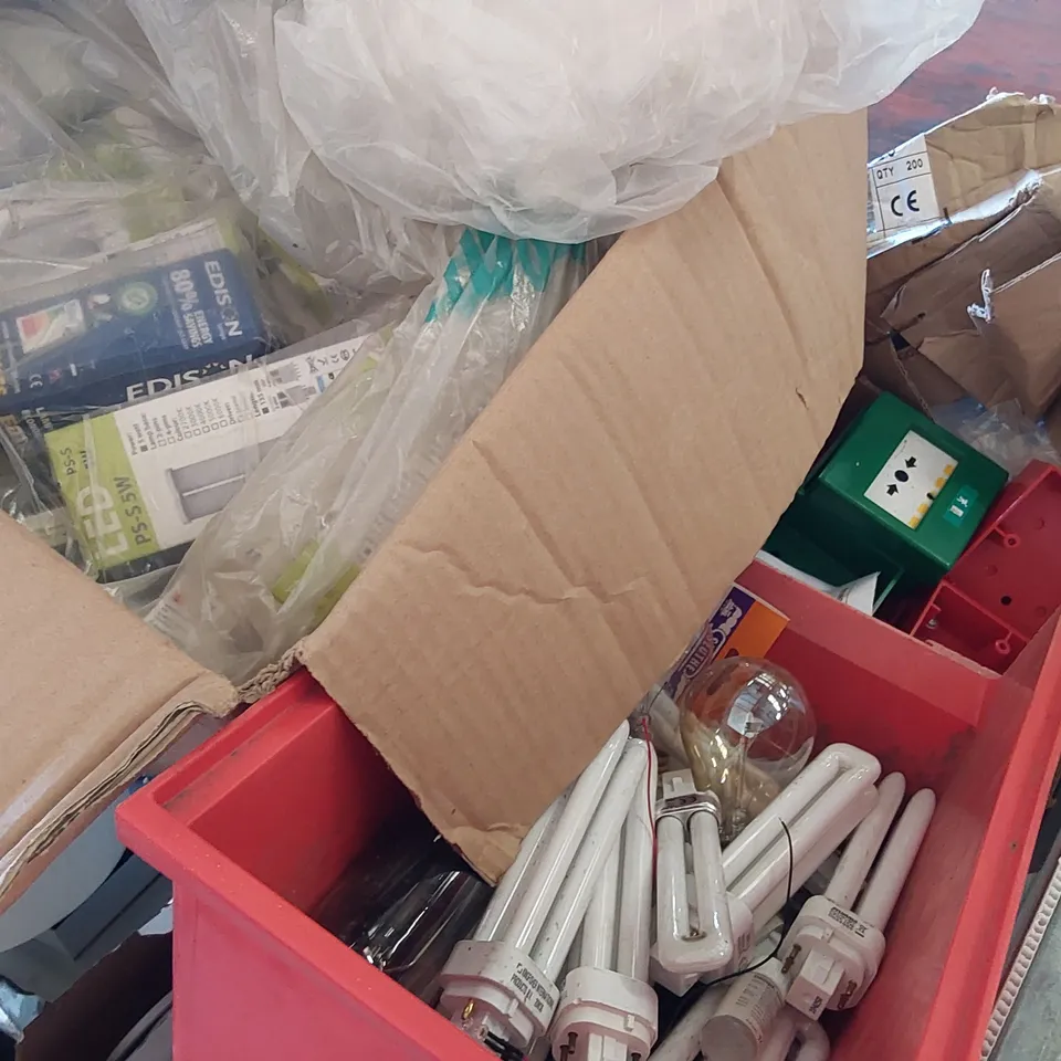 CAGE OF ASSORTED UNPROCESSED CONSUMER/COMMERCIAL GOODS INCLUDING MOSTLY LIGHT BULBS AND FITTINGS (CAGE NOT INCLUDED)
