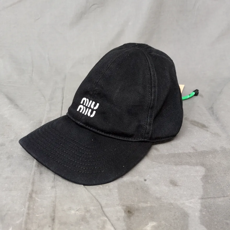 MIU MIU CAP IN BLACK