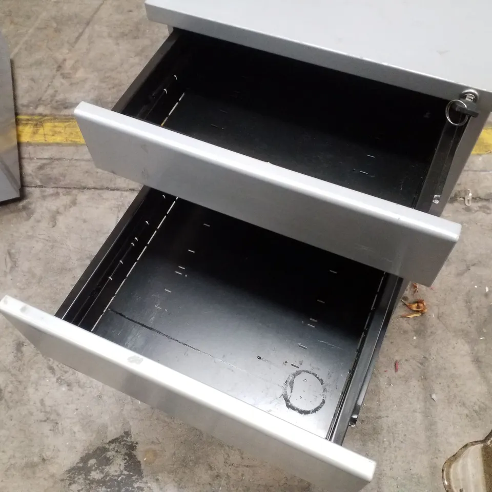 3 TIER METAL CABINET WITH WHEELS (GREY)