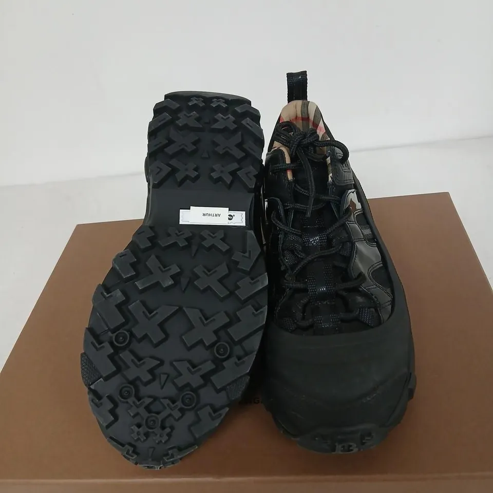 BURBERRY LOW TOP SNEAKER – BLACK, UK 4.5 (EUR 37.5)