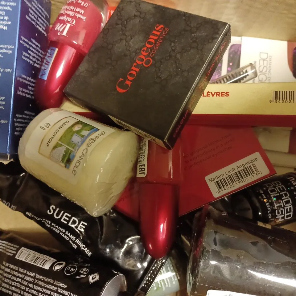 APPROXIMATELY 30 ASSORTED COSMETICS TO INCLUDE GORGEOUS LIQUID FOUNDATION, BOBBI BROWN POWDER FOUNDATION, LANCOME LIPSTICK, BUTTER NAIL LACQUER, DASHING DIVA NAIL ART