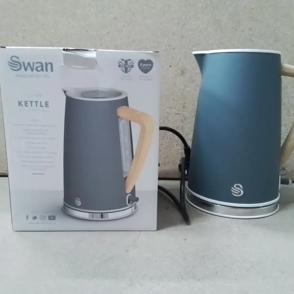 BOXED SWAN 1.7 LITRE KETTLE WITH RAPID BOIL