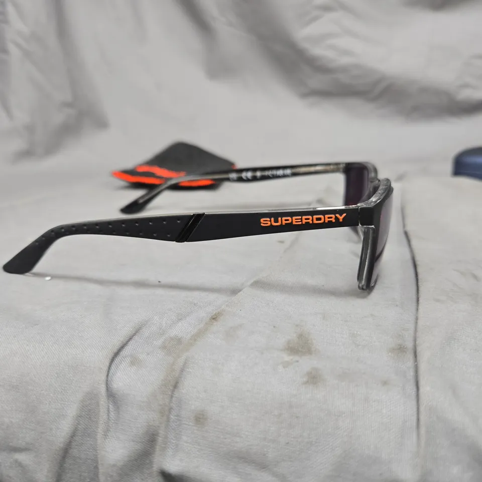 SUPERDRY SQUARE SUNGLASSES