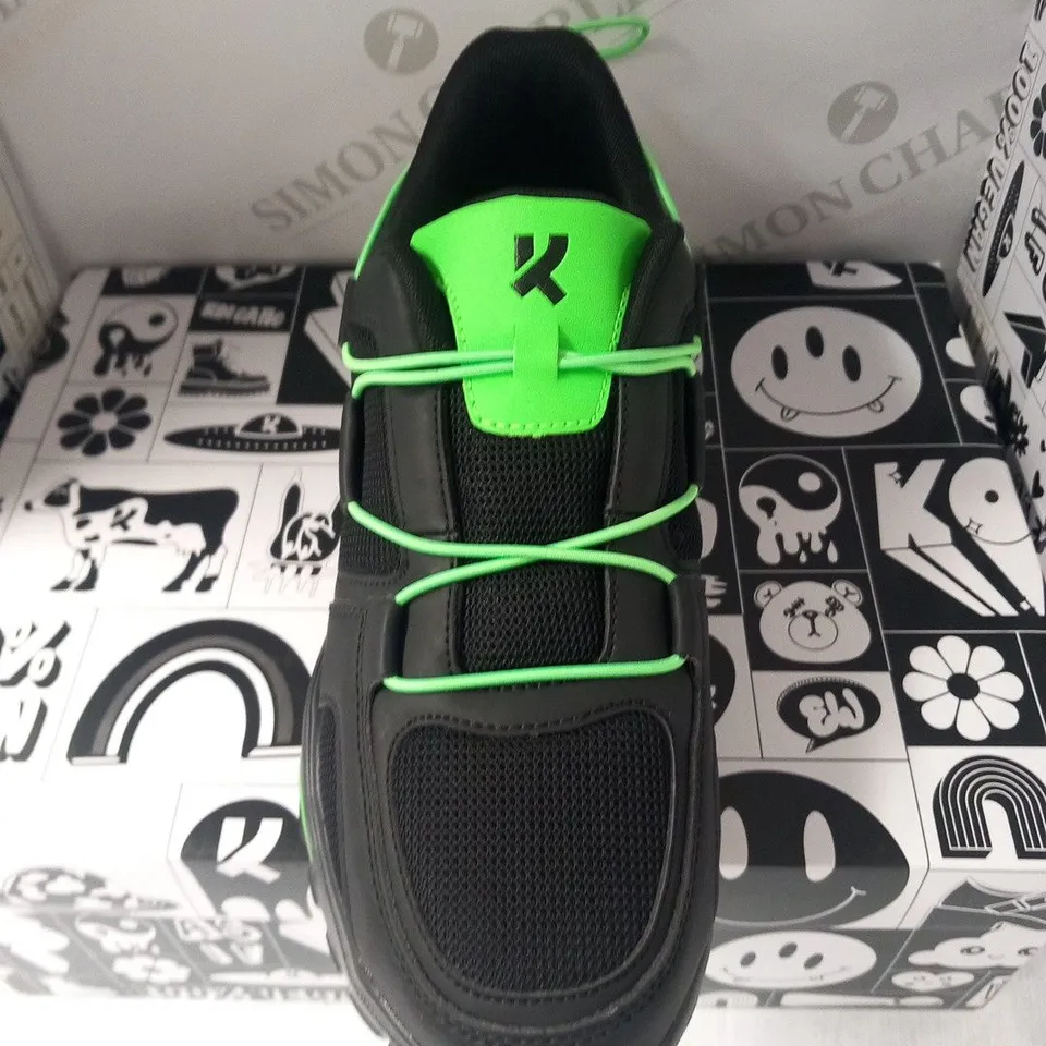 BRAND NEW BOXED PAIR OF KOI ROMAINE GREEN MEN'S VECTOR TRAINERS SIZE 8