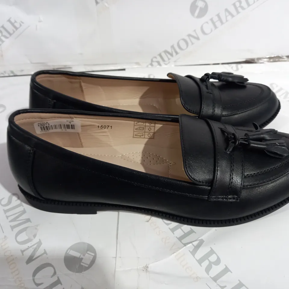 LILLEY SIZE 7 BLACK PUMPS