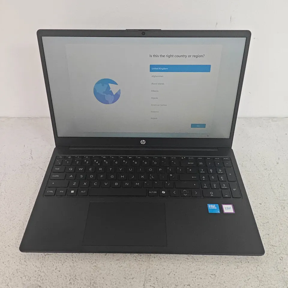 UNBOXED HP INTEL CORE 5 INTEL GRAPHICS LAPTOP IN BLACK - 15-FD0005SA