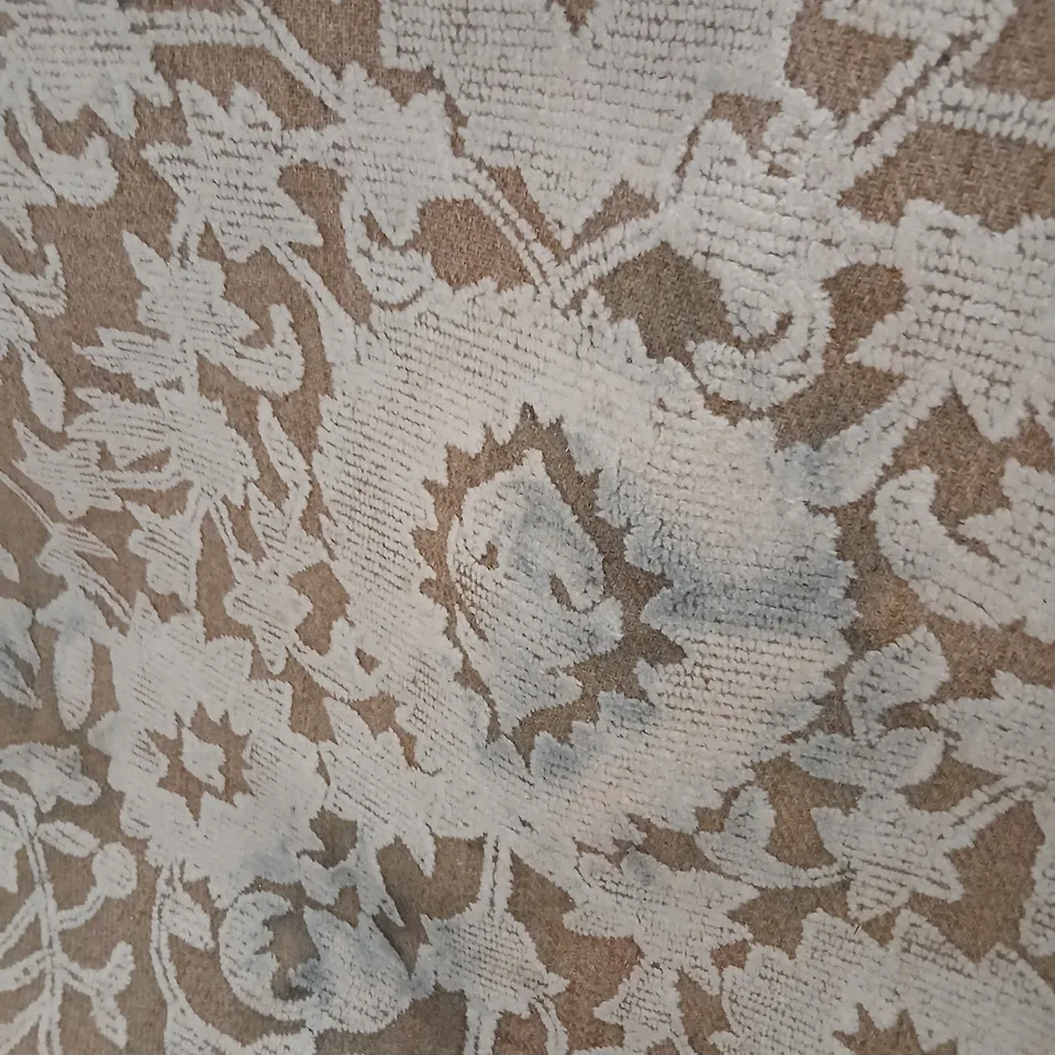 LARGE BEIGE PATTERNED RUG