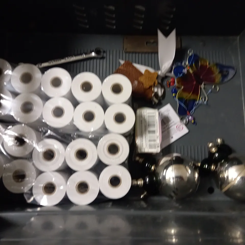 LOT OF ASSORTED HOUSEHOLD ITEMS TO INCLUDE BALLPOINT PENS, EGGTIMERS AND RECIPT ROLLS
