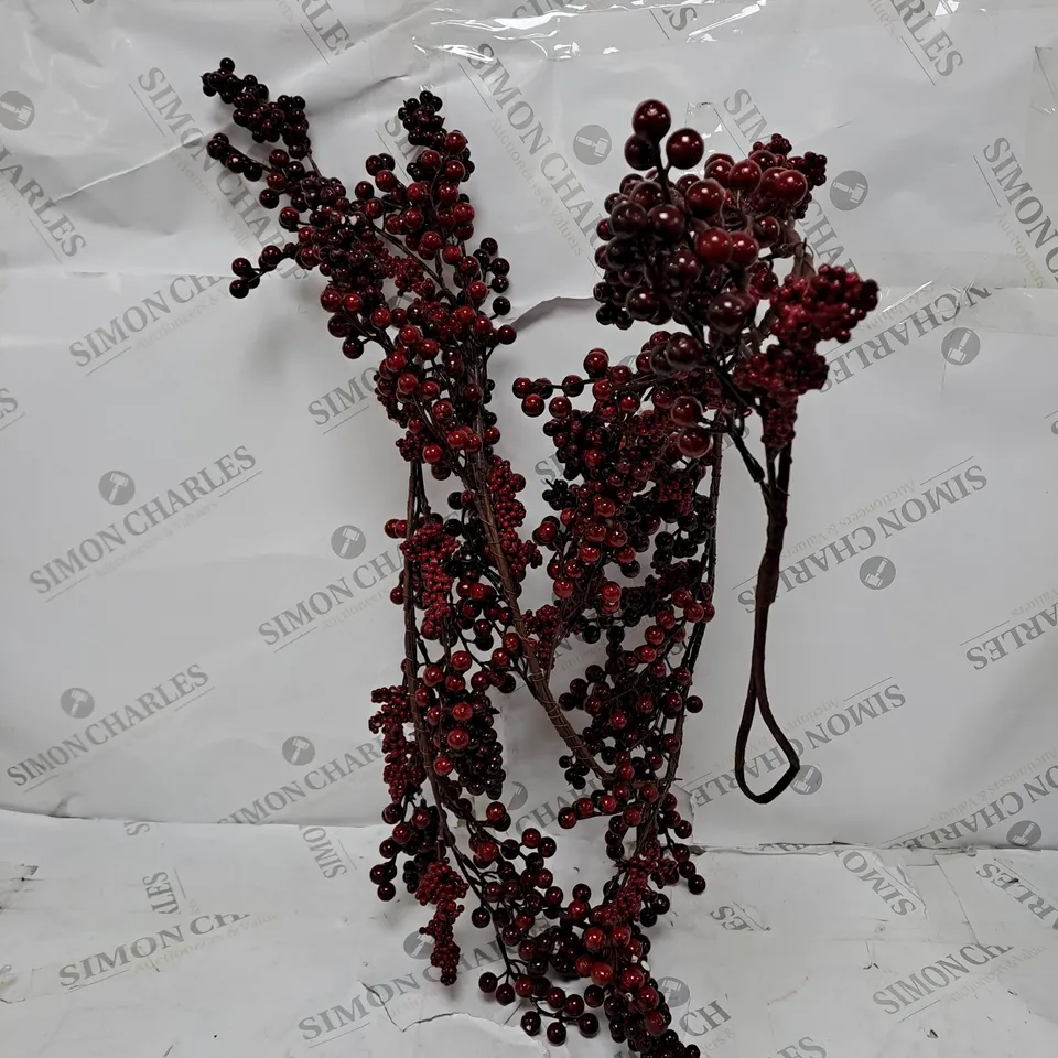 BOXED HOME REFLECTIONS PRE-LIT MIXED BERRY GARLAND