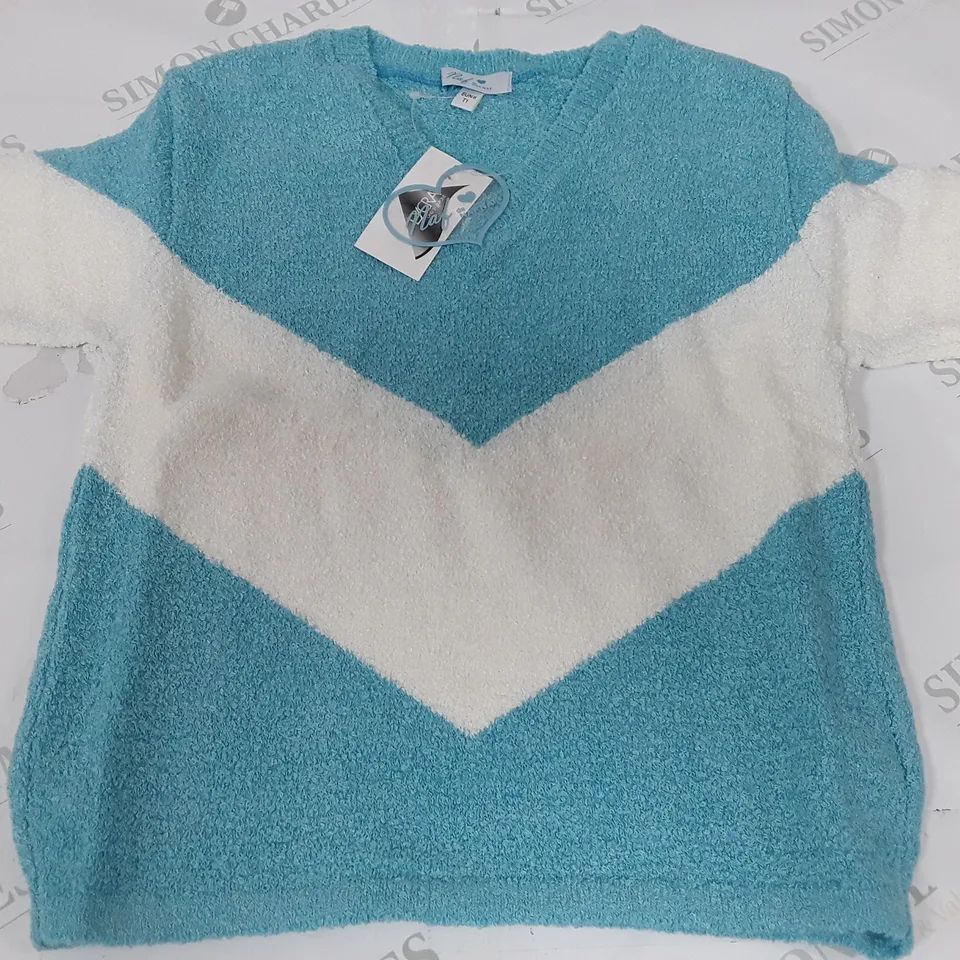 LOT OF APPROXIMATELY 50 BLUE AND WHITE JUMPERS - SIZE UNSPECIFIED 
