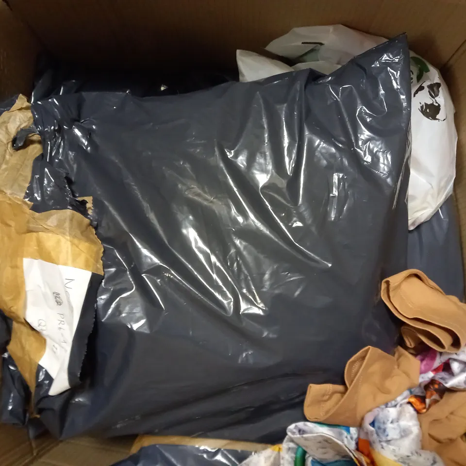 BOX OF APPROXIMATELY 15 BRAND NEW CLOTHING ITEMS TO INCLUDE - SHIRT ,V-NECK JUMPER ETC