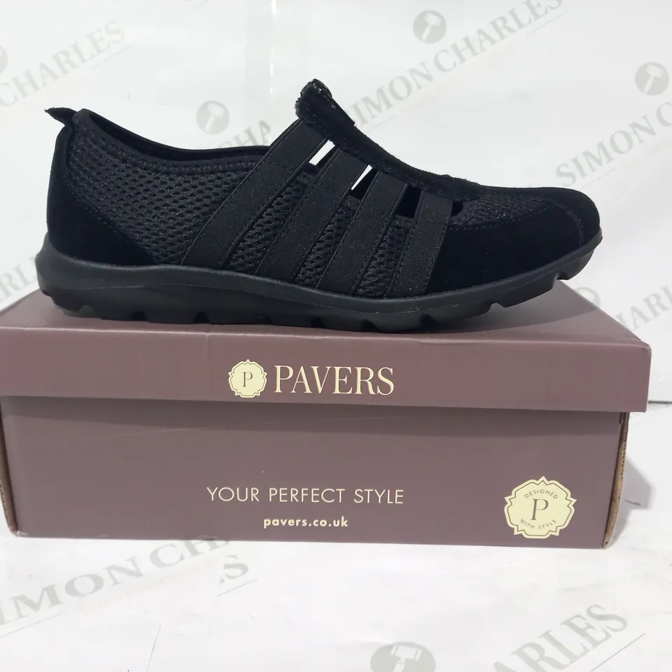 BOXED PAIR OF PAVERS MEMORY FOAM SHOES IN BLACK EU SIZE 40
