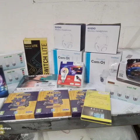 BOX CONTAINING LARGE NUMBER OF BOXED ELECTRONIC GOODS TO INCLUDE: SWITCH LITE CARRY CASE, PS5 GAMES, SMART CAMERAS, LIGHT BULBS, PHONE GLASS PROTECTION COVERS ETC.