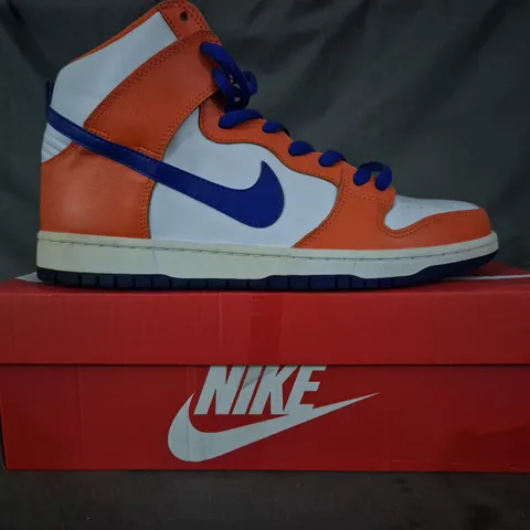 BOXED PAIR OF NIKE SB DUNK HIGH SHOES IN WHITE/ORANGE/BLUE UK SIZE 9.5