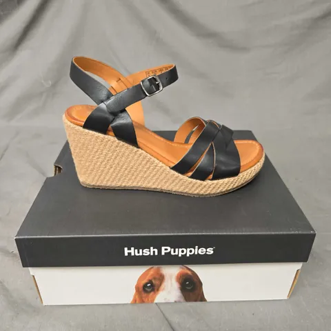 BOXED PAIR OF HUSH PUPPIES WOMENS PHOEBE WEDGE SANDALS - 6