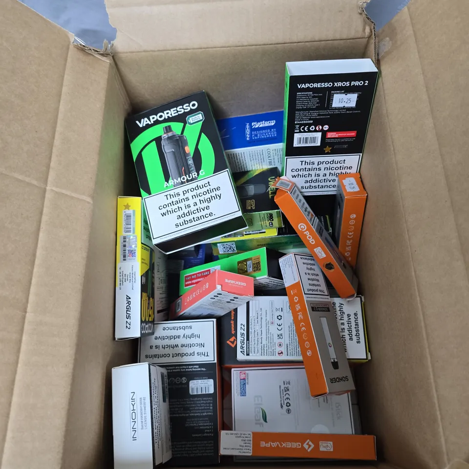 BOX OF APPROXIMATELY 30 ASSORTED E-CIGARETTES AND ACCOMPANIMENTS TO INCLUDE: VARIOUS VOOPOO ITEMS 