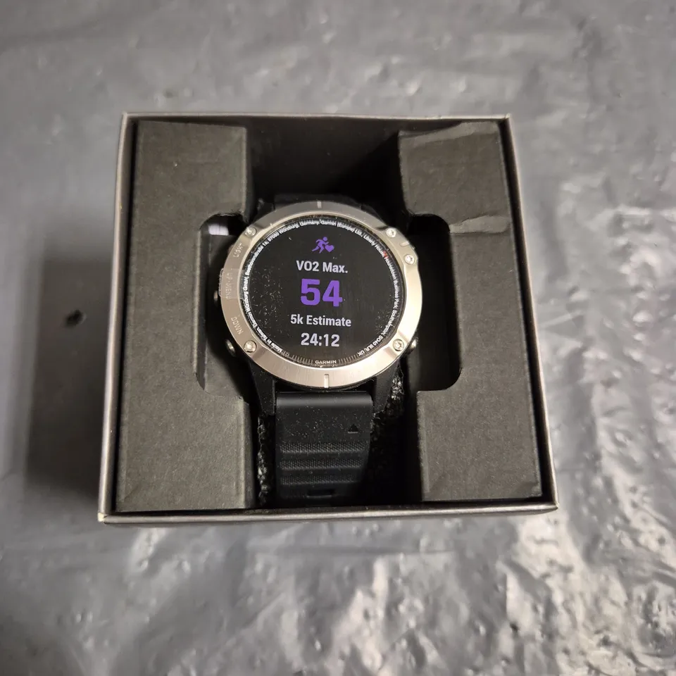 GARMIN FENIX 6 SILVER WITH BLACK BAND