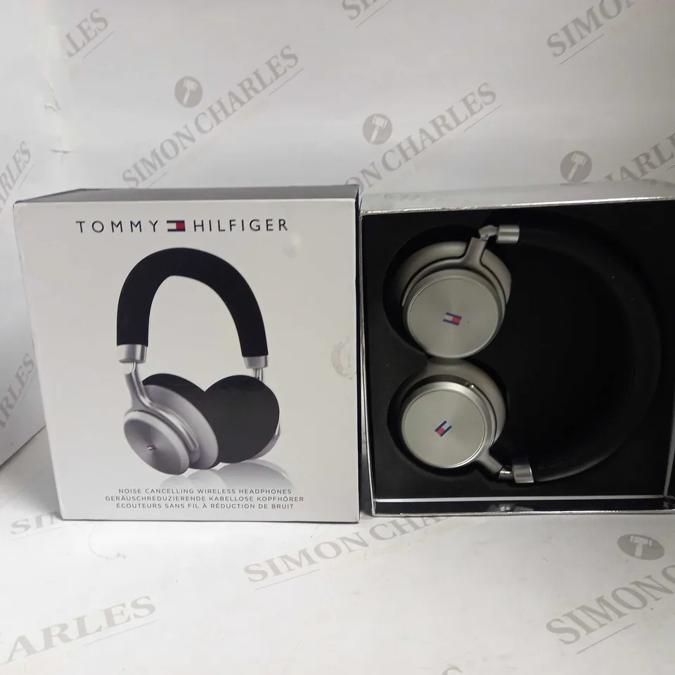TOMMY HILFIGER NOISE CANCELLING HEADPHONES ON EAR IN BLACK