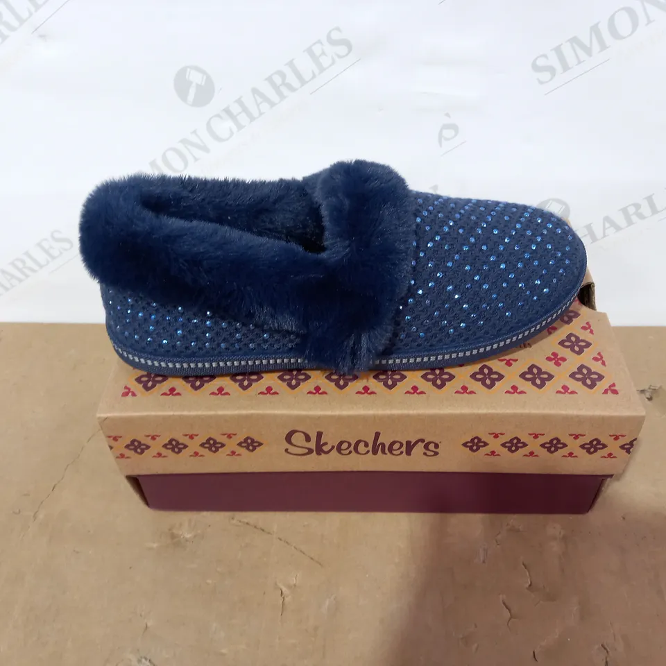 BOXED PAIR OF SKECHERS NAVY SLIPPERS - SIZE 3