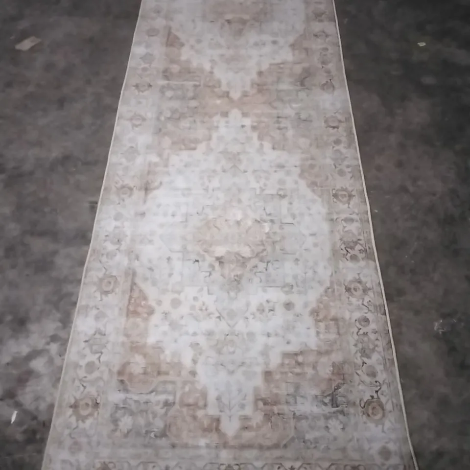 TUSCON WINDSOR MACHINE WASHABLE RUG APPROXIMATELY 76X244CM