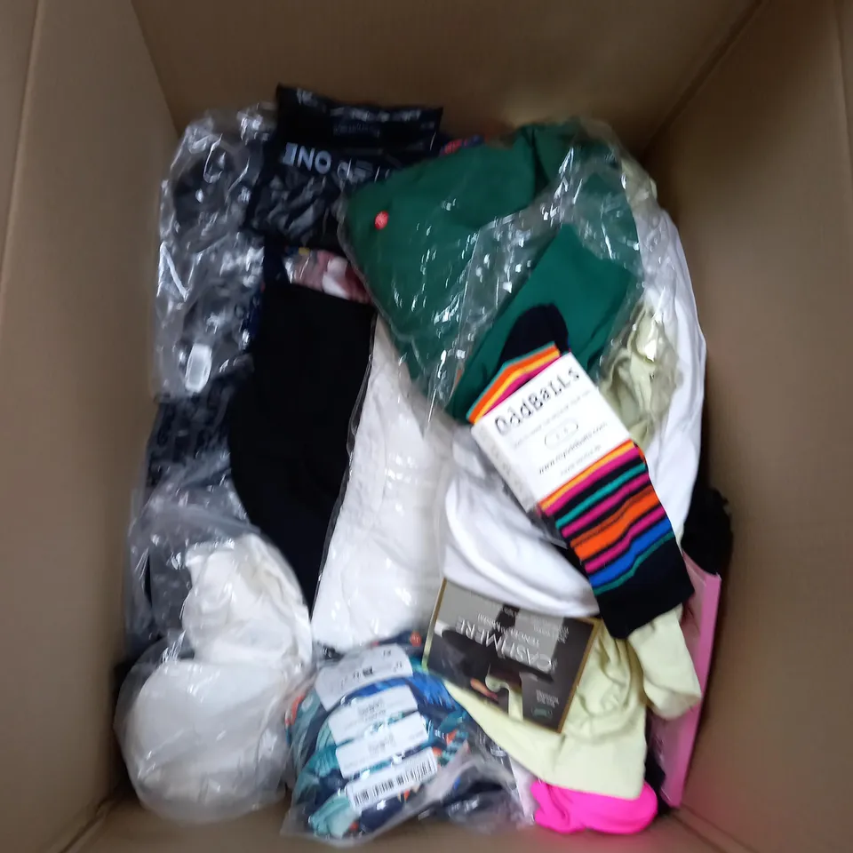 BOX OF APPROXIMATELY 15 CLOTHING ITEMS TO INCLUDE SONNET TRACKSUIT, ODDBALLS SOCKS, SLEEVED MAXI DRESS ETC