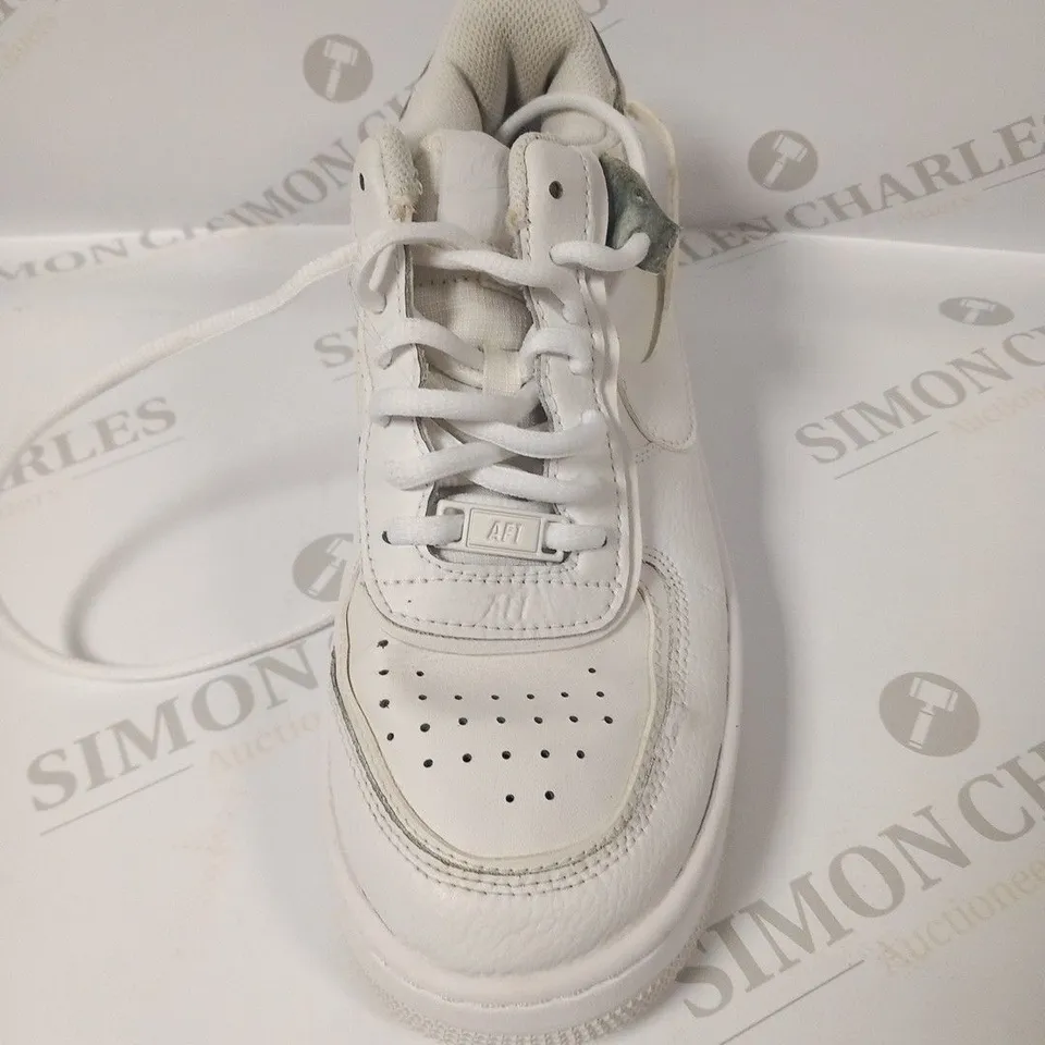NIKE AIR AF1 SIZE 6.5