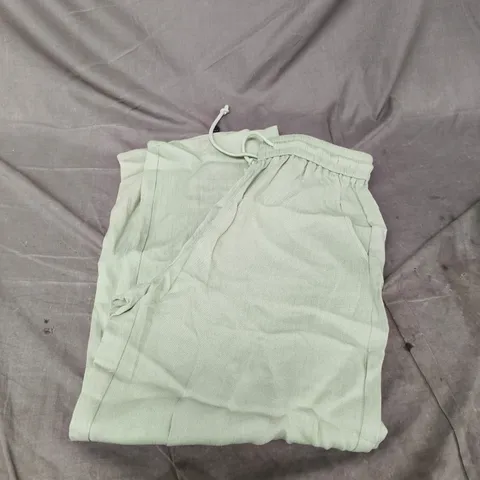 HALARA WOMEN'S LIGHT GREEN JOGGER PANTS & WHITE LONG-SLEEVE TOP - SIZE M