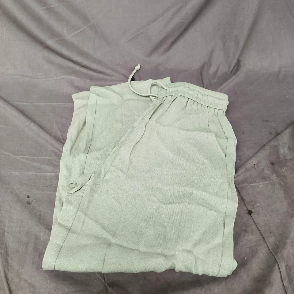 HALARA WOMEN'S LIGHT GREEN JOGGER PANTS & WHITE LONG-SLEEVE TOP - SIZE M