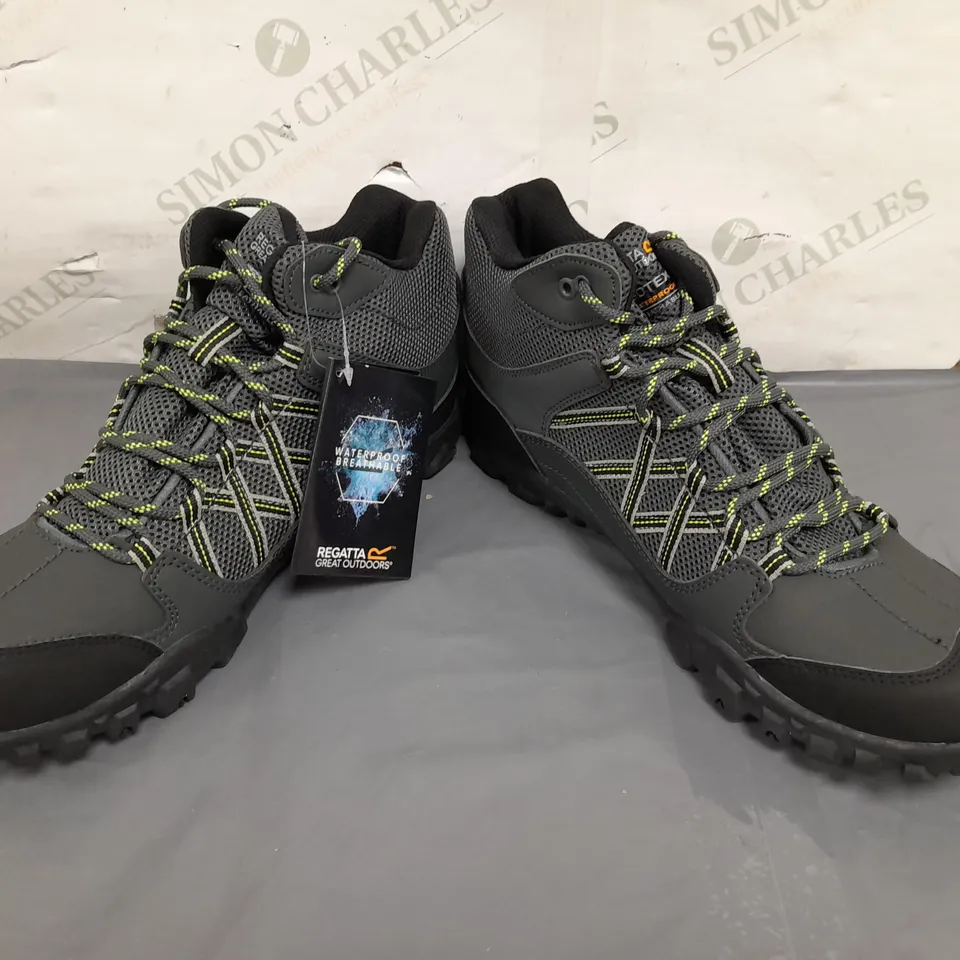 PAIR OF REGATTA EDGEPOINT SHOES IN BRIAR/LIME UK SIZE 10