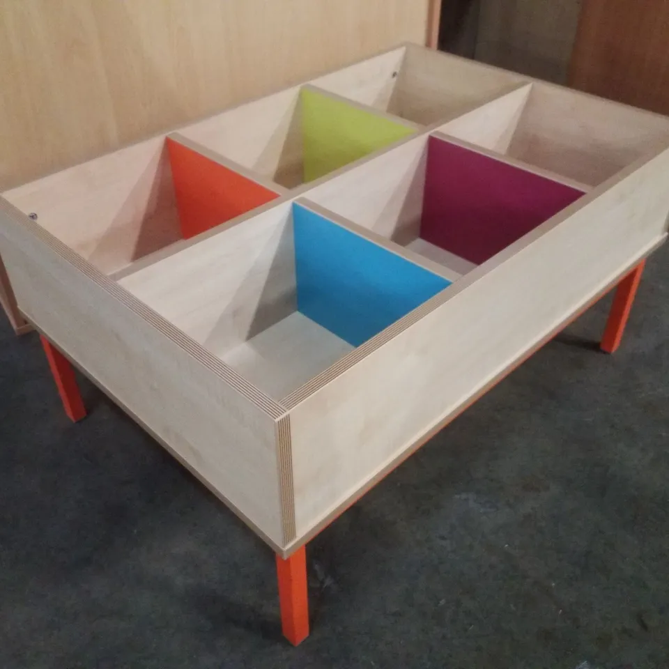 MAPLE 6 BAY KINDERBOX WITH LEGS 886×602×433MM