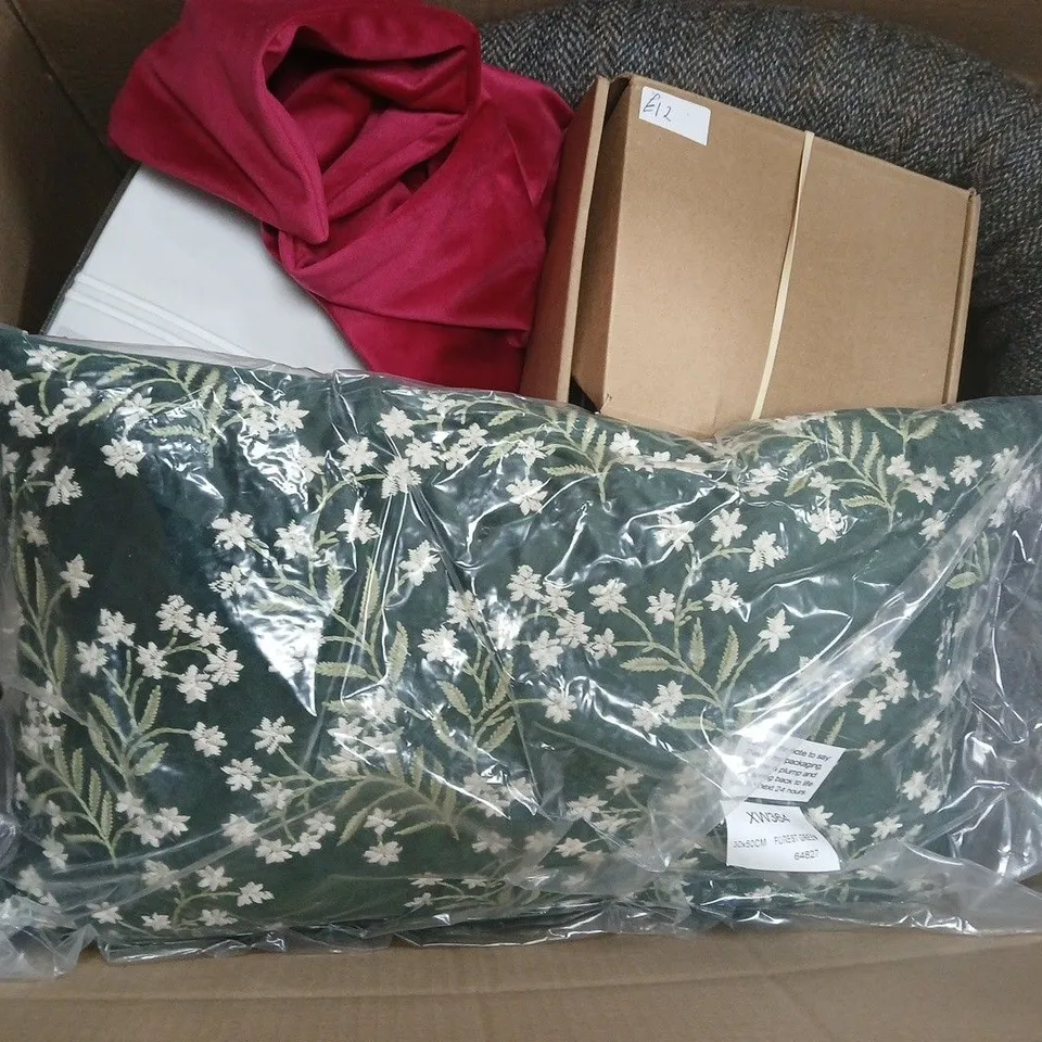 APPROXIMATELY 15 ASSORTED HOUSEHOLD PRODUCTS TO INCLUDE MICROWAVE LUNCHBOX, DUSK REGENT PILLOWCASES, HABITAT MANDOLIN, ETC