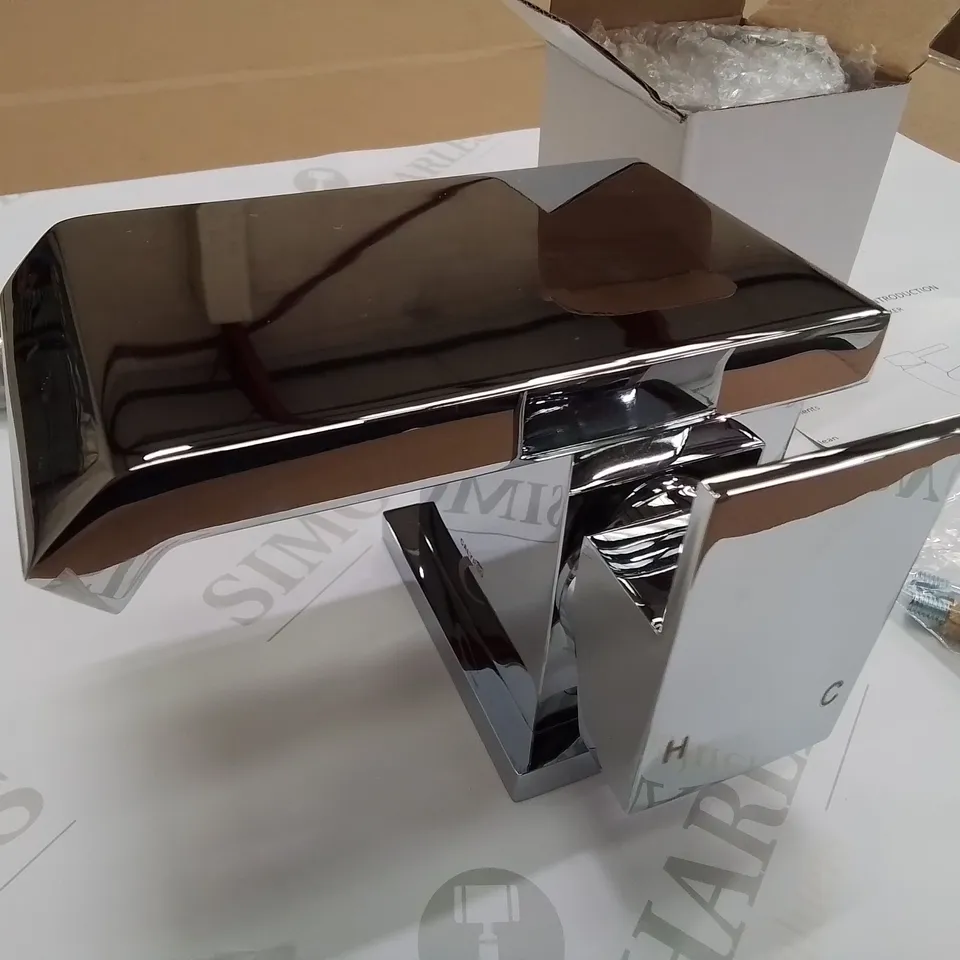 BOXED VELDEAU CASOLA MONO BLOCK BASIN TAP IN CHROME - 185X145X155MM