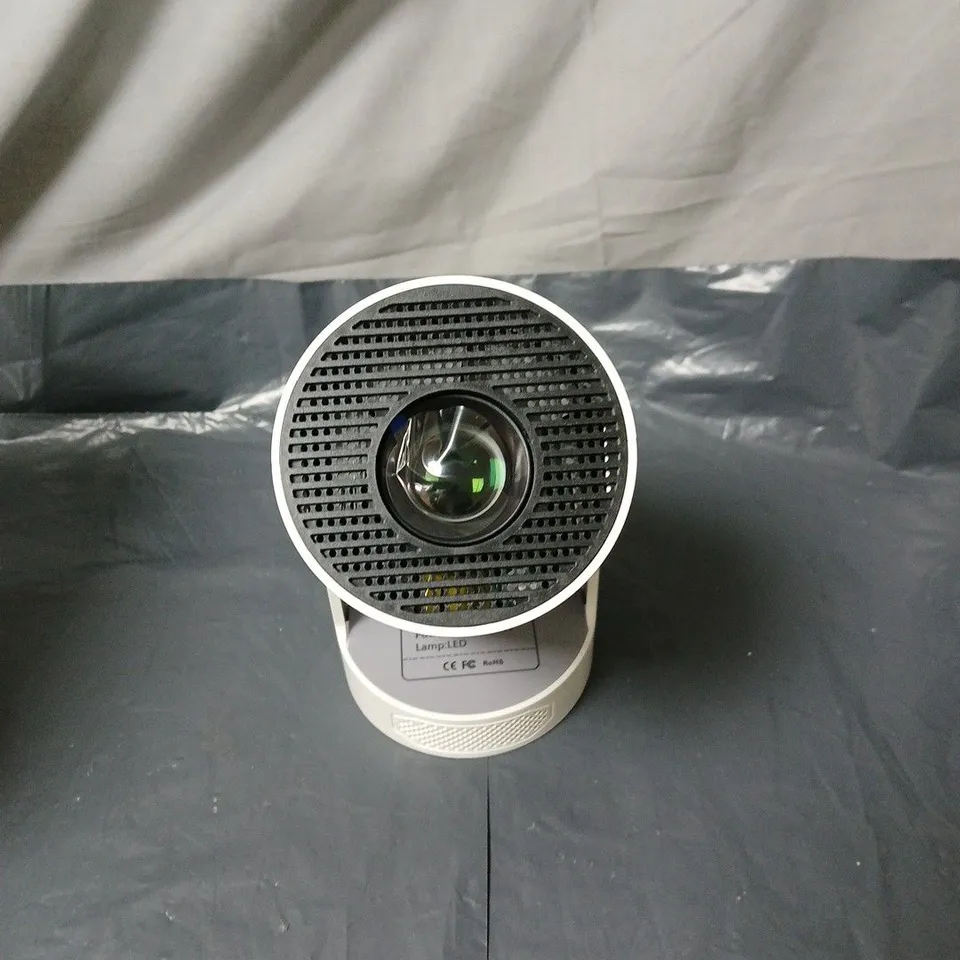 PORTABLE ULTRA HD PROJECTOR – LED LAMP 