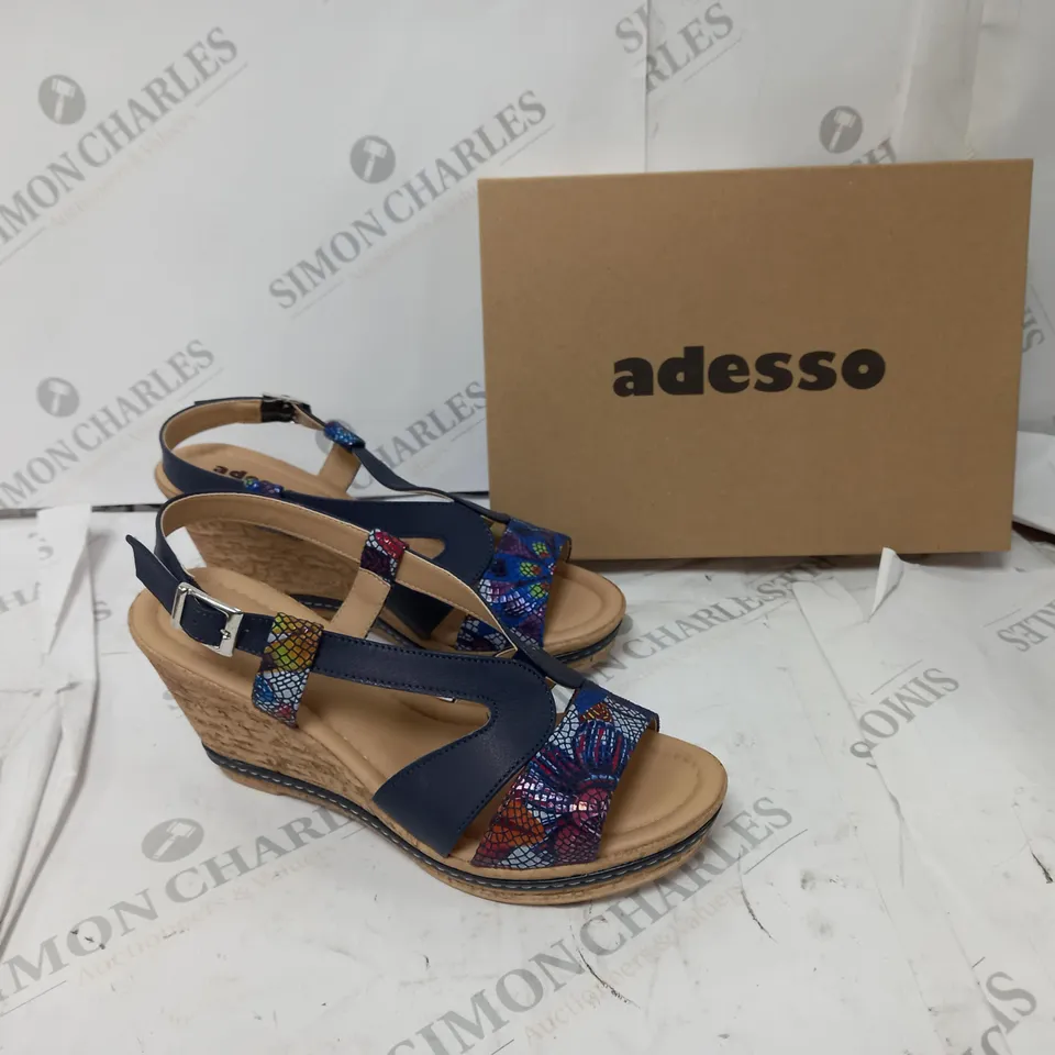 ADESSO BLUE/FLORAL HEEL BOXED SIZE 7