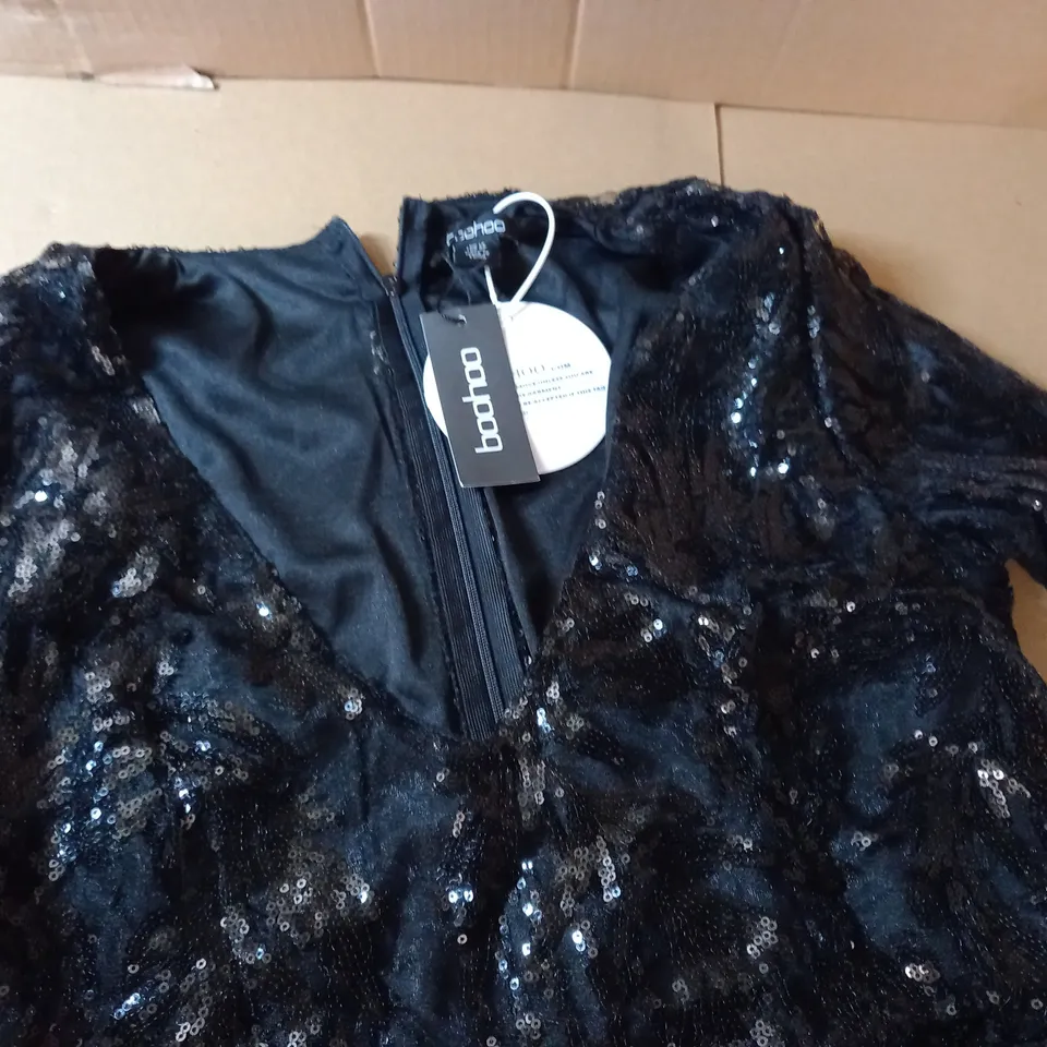 BOOHOO DAMASK SEQUIN PLUNGE MAXI DRESS - 14