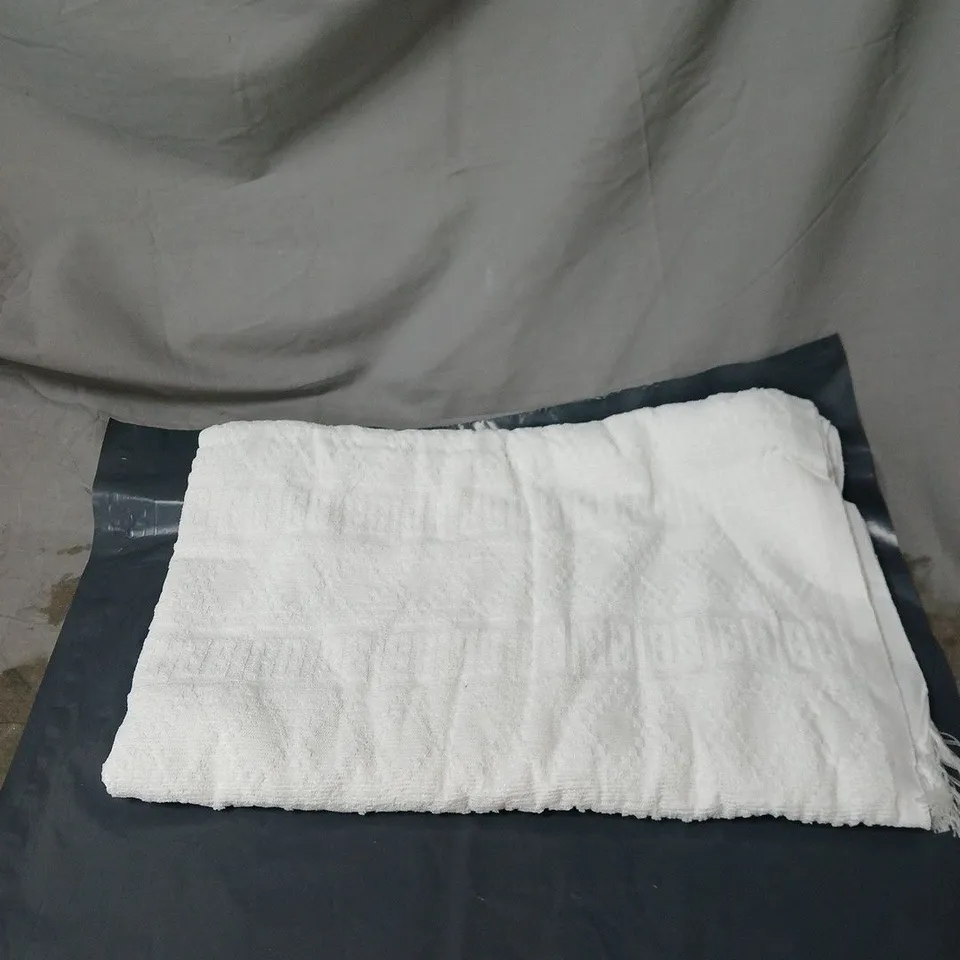 AL MARWA SOFT IHRAM SET, A TWO-PIECE PREMIUM COTTON TOWEL GARMENT DESIGNED FOR HAJJ AND UMRAH PILGRIMAGES. 