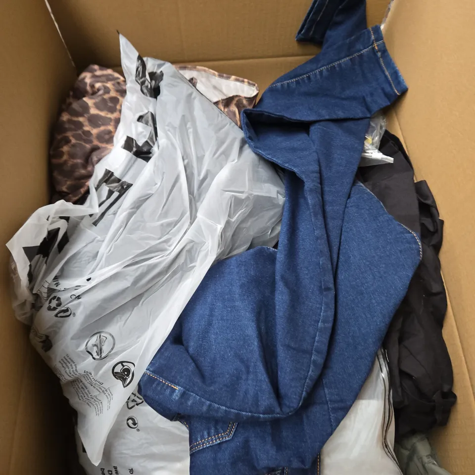 LARGE BOX OF ASSORTED CLOTHING ITEMS IN VARIOUS SIZES, STYLES AND COLOUR 