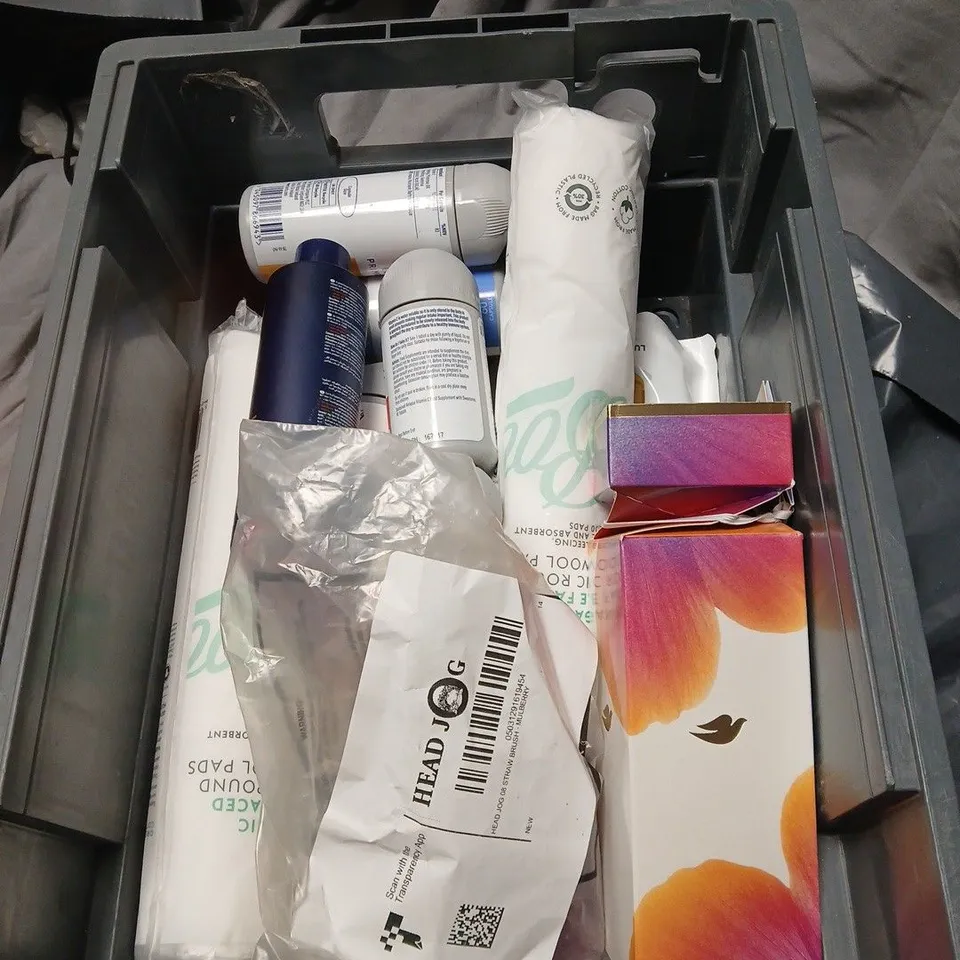 APPROXIMATELY 20 ASSORTED COSMETICS INCLUDING AVONSENES BUBBLE BATH, BOOTS VIT C, BOOTS OMEGA OILS, BOOTS PRIMROSE OIL, DREAMY LIP KIT ETC