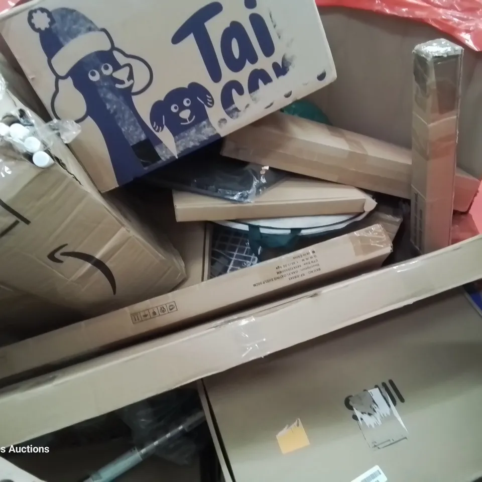 PALLET OF ASSORTED ITEMS INCLUDING: RETRACTABLE SAFETY GATE, MOSQUITO NET, LADDER POTTY, WICKER BASKET, LAUNDRY BASKET 