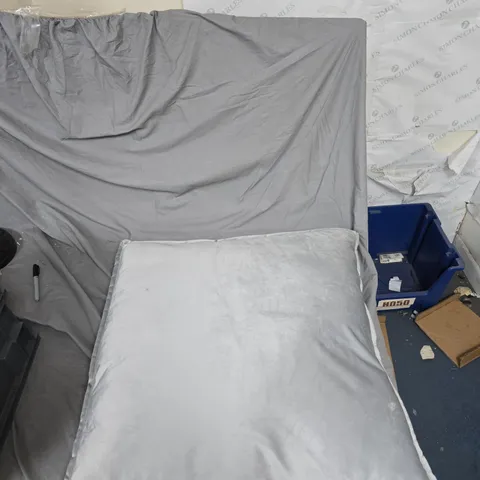 KELLY HOPPEN PREMIUM LARGE CUSHION 