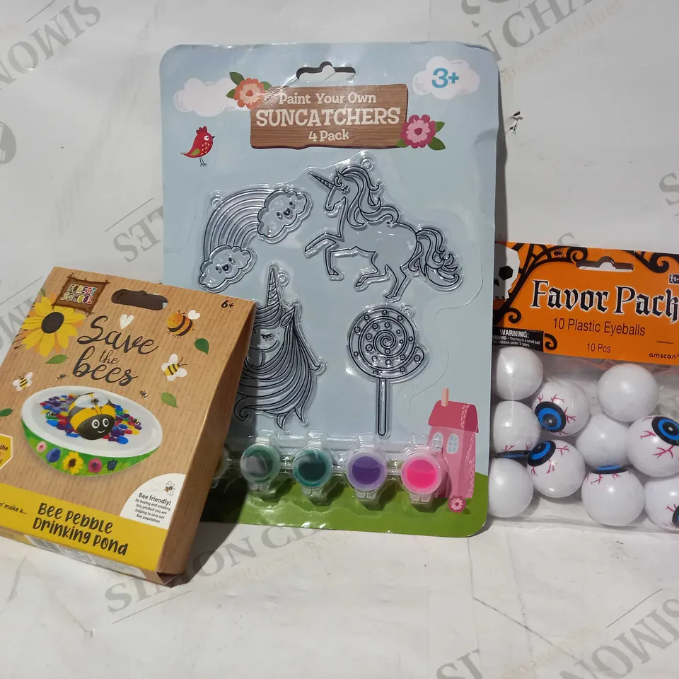 LOT OF APPROXIMATELY 10 ASSORTED TOYS AND GAME TO INCLUDE FAVOUR PACK SET OF PLASTIC EYEBALLS, PAINT YOUR OWN SUNCATCHERS, FOREST SCHOOL SAVE THE BEES PEBBLE DRINKING POND, ETC