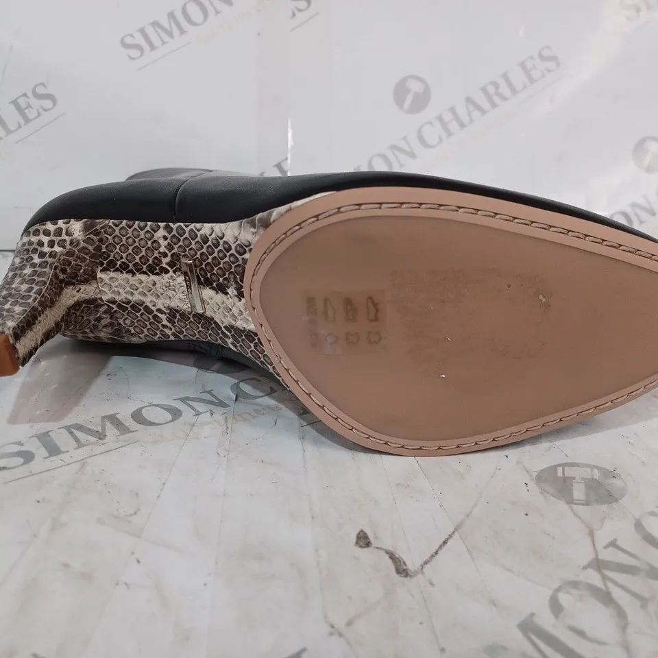 BOXED PAIR OF REISS SOPHIA HEELED CHELSEA BOOTS IN BLACK SIZE 7