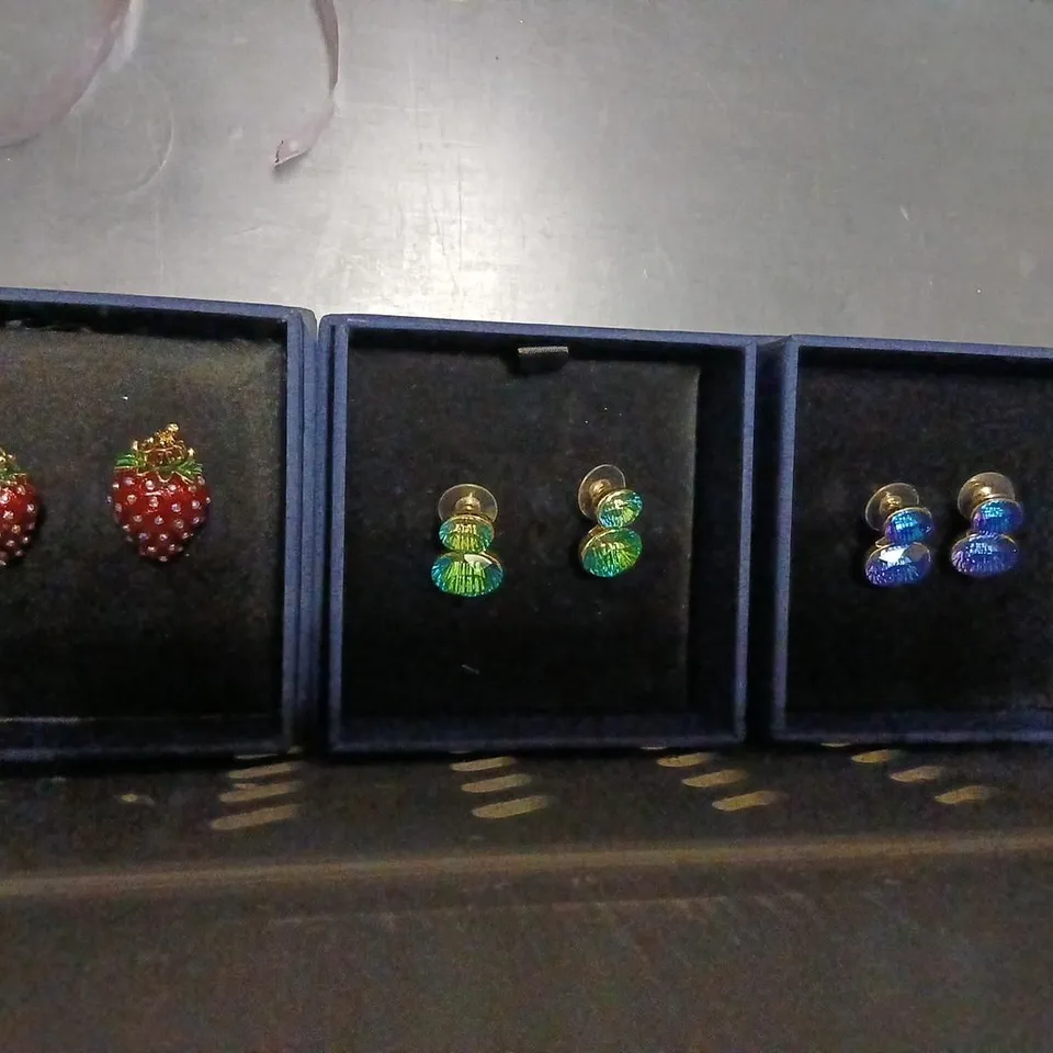 APPROXIMATELY 10 ASSORTED BUTLER AND WILSON JEWELLERY PRODUCTS TO INCLUDE; 