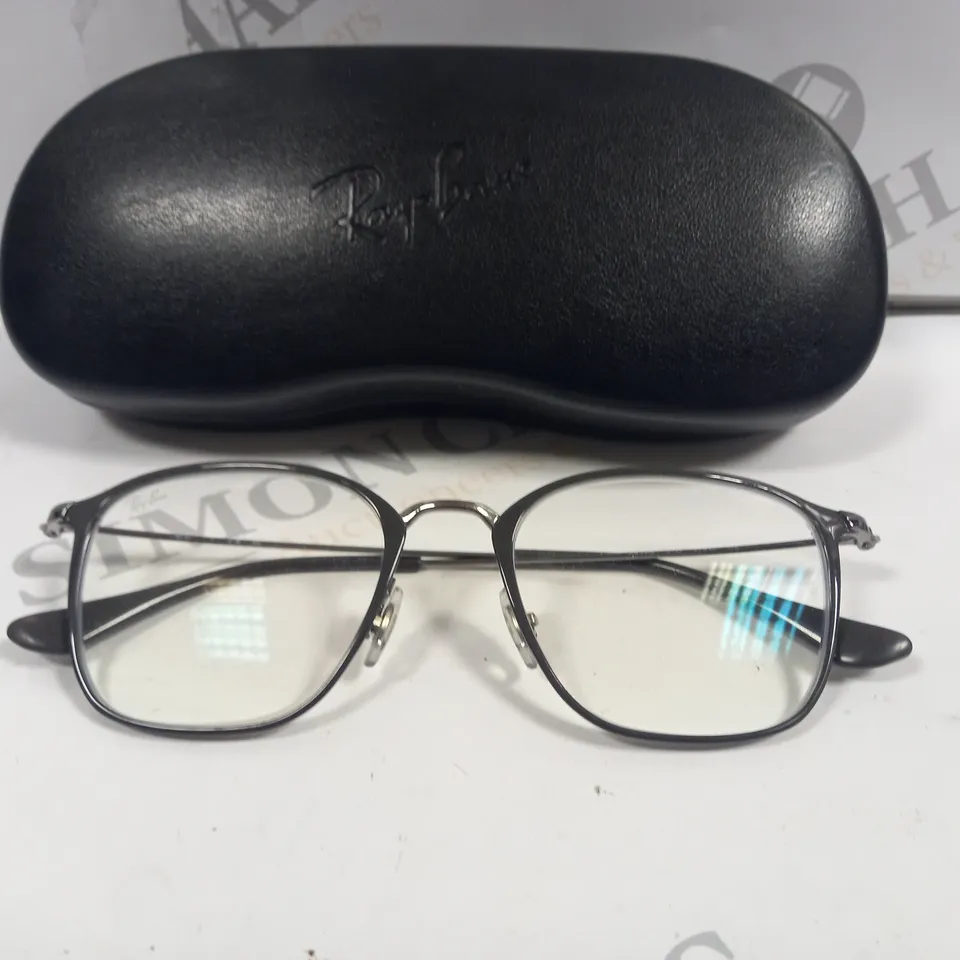 PAIR OF RAY BAN GLASSES