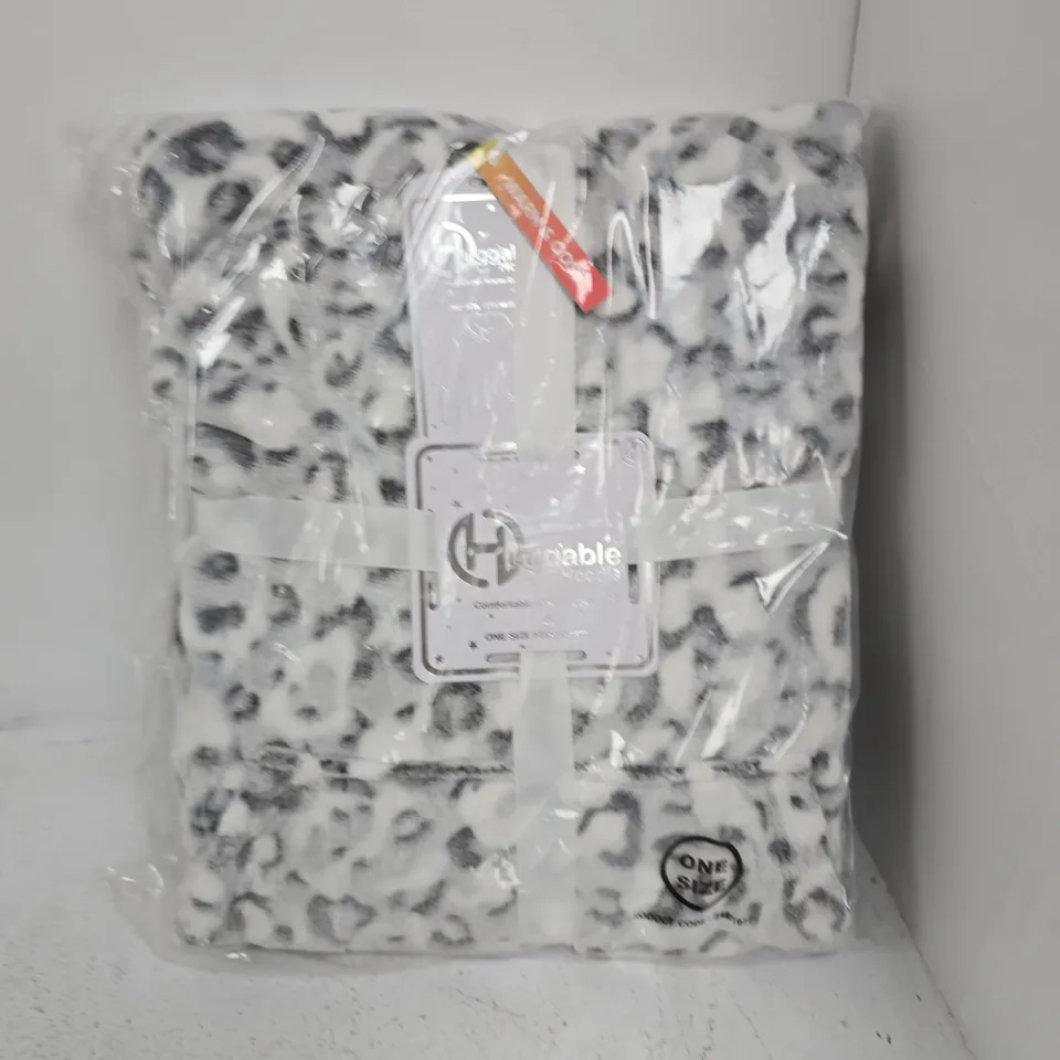 BAGGED HUGGABLE HOODIE IN GREY/WHITE ANIMAL PRINT
