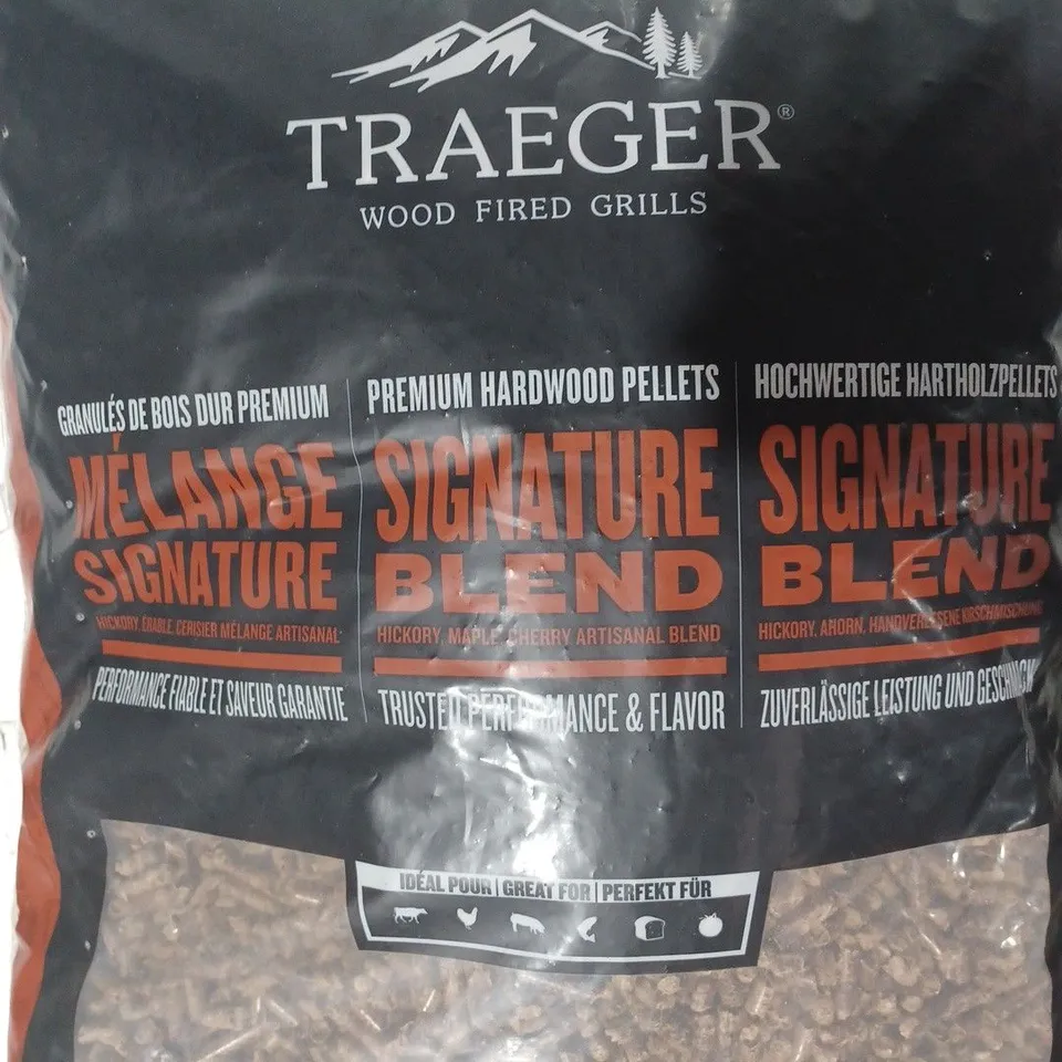 TRAEGER SIGNATURE BLEND PREMIUM HARDWOOD PELLETS