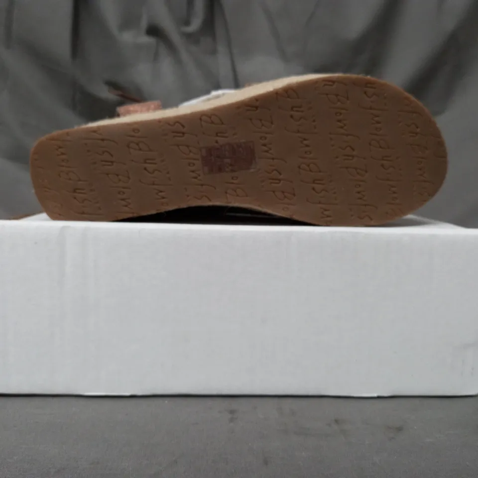 BOXED PAIR OF BLOWFISH MALIBU WEDGE SANDALS IN BRONZE SIZE 7