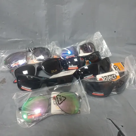 APPROXIMATELY 200 ASSORTED FASHION GLASSES BY OBJECT IN VARIOUS STYLES AND SIZES